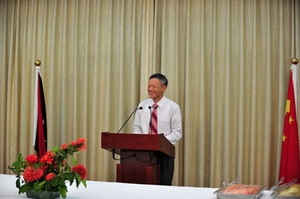 驻巴布亚新几内亚大使仇伯华为广东省友好代表团和医疗代表团举行招待会