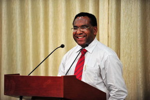 驻巴布亚新几内亚大使仇伯华为广东省友好代表团和医疗代表团举行招待会