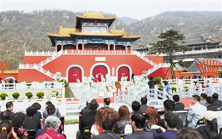 第十届盘山庙会举行 旅游专车开通带市民游盘山