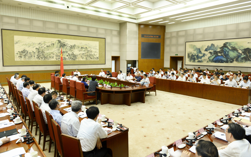 李克强：坚定信心 迎难而上 用改革创新提升企业创造力和竞争力