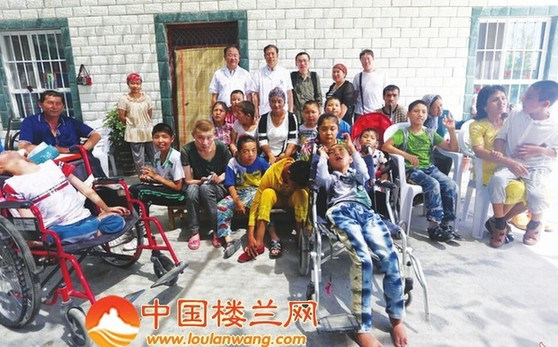 山东医生千里赴疆献爱心 代养当地脑瘫患儿