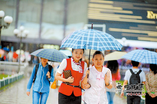 小雨送清凉，市民调侃“快来兰州避暑”