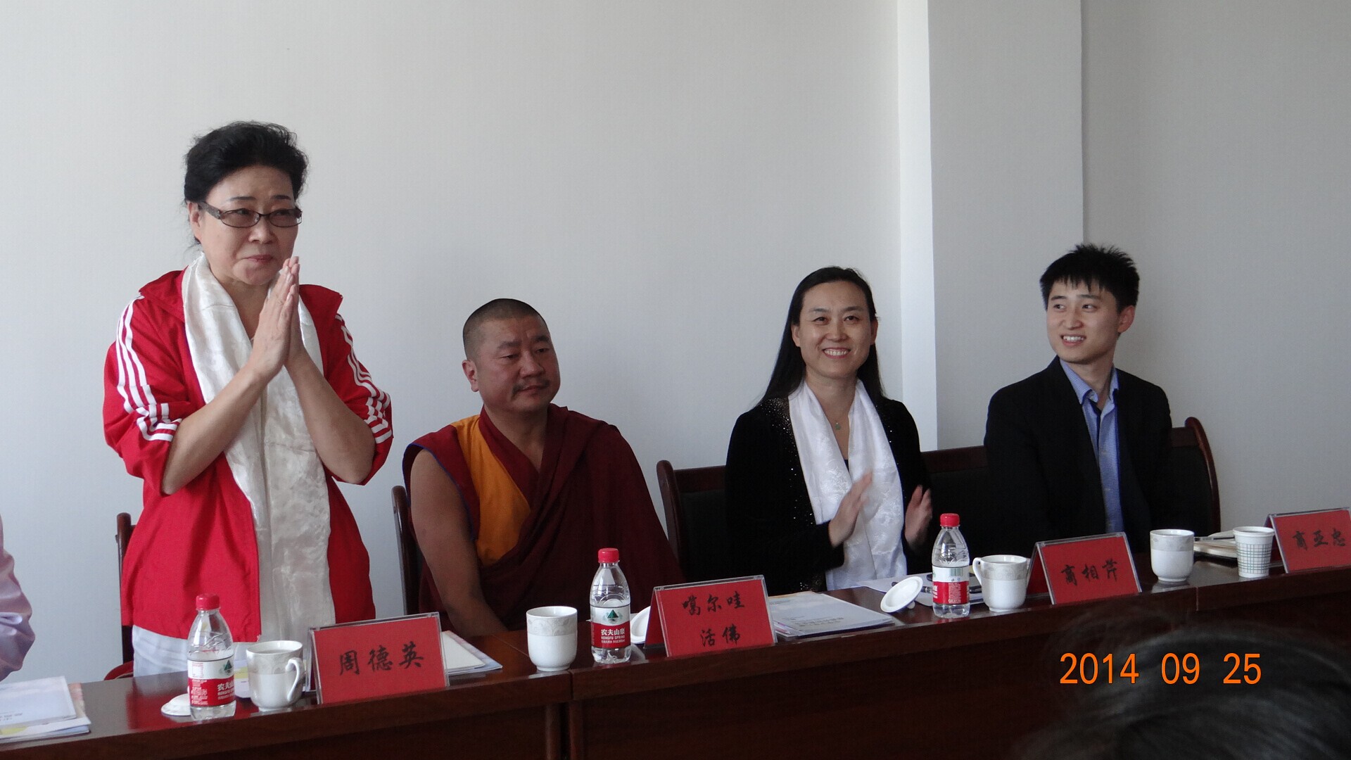 中华儿慈会爱眼专项基金向藏族学生捐赠视力治疗仪