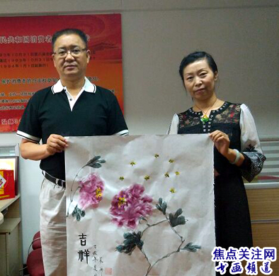 朱丽国画艺术-焦点关注网（www.315-jdgz.com)书画频道举办纪念世界反法西斯战争胜利暨中国人民抗日战争胜利70周年：将军、部长、优秀书法家、著名画家才艺笔会连续播报展活动