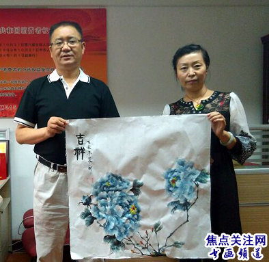 朱丽国画艺术-焦点关注网（www.315-jdgz.com)书画频道举办纪念世界反法西斯战争胜利暨中国人民抗日战争胜利70周年：将军、部长、优秀书法家、著名画家才艺笔会连续播报展活动