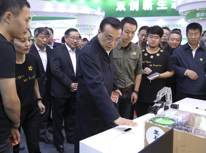 李克强双创周打破议程上台即席讲话