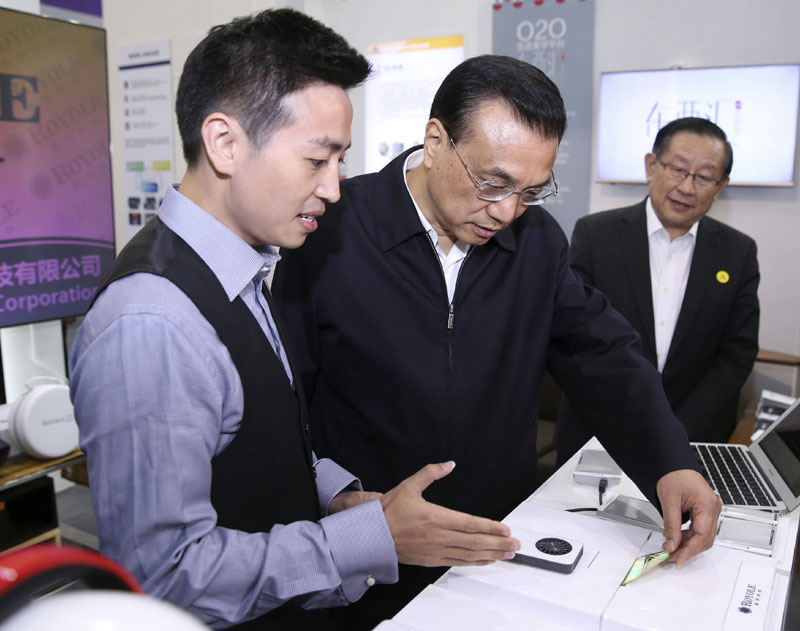 李克强双创周打破议程上台即席讲话