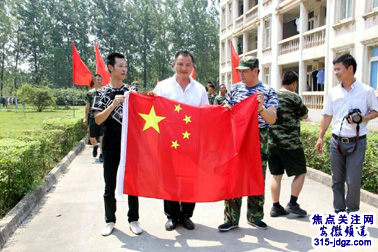 山东宗合圣商贸有限公司周双灿董事长率团一行赴皖洪灾区送温暖