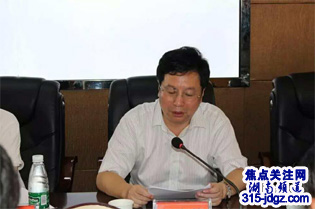 湖南省委常委胡衡华、娄底市委书记李荐国、副厅长陈绍金在新化县检查指导防汛抗灾工作
