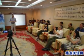 白万省主任应邀出席在航天城举办的中华科学养生健康万里行启动仪式