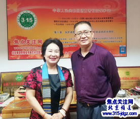 焦点关注网(www.315-jdgz.com)管委会主任白万省、管委会刘万春秘书长在办公室接待爱心企业家陈静、(胡总书记)特型演员陆中飞老师