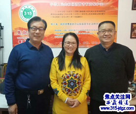 焦点关注网（www.315-jdgz.com）管委会主任白万省在办公室接待优秀企业家