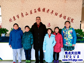 小小志愿者 爱心助老行