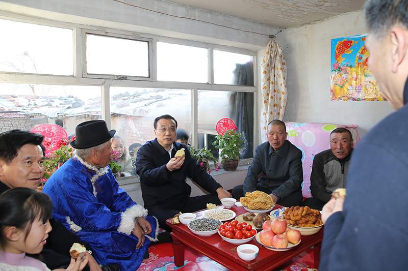 李克强为何请部长们都尝尝这盘烤土豆