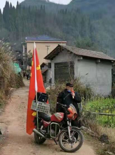 湖南沅陵:退休老党员“百里走单骑”只为抗疫情