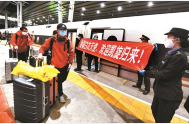 战斗59天 北京首批援鄂战“疫”英雄回家!