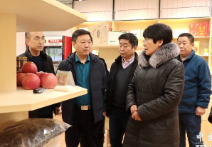 程江芬带队考察北京国家贫困地区特色食品(食材)精品馆