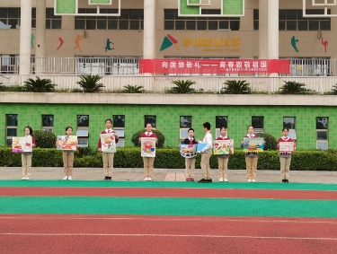 南昌各中小学校开展向国旗敬礼活动 激发青少年爱国热情