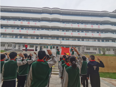 南昌各中小学校开展向国旗敬礼活动 激发青少年爱国热情