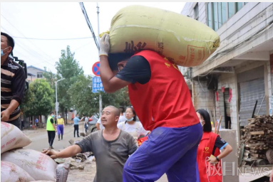 闻“汛”而动 湖北防汛救灾一线闪耀“志愿红”