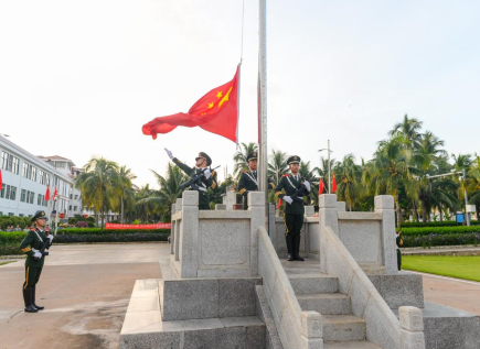 每一颗心，都向着五星红旗澎湃——各地群众欢度国庆综述