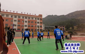 奋力拼搏，精诚团结——新宁县巡田乡中心学校教职工排球比赛圆满落幕