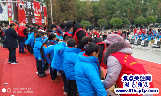 辰溪县举行2021年壹基金“温暖包”发放启动仪式