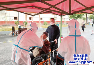 湖南辰溪县司法局局长刘明红亲临抗疫一线助力残疾人核酸检测