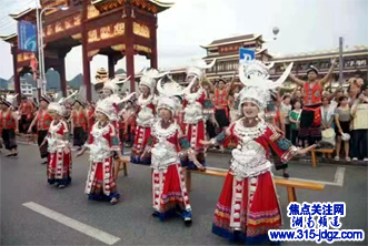 2023•湖南（南山）六月六山歌节暨湖南（城步）高山农业博览会在城步苗族自治县民族文化体育中心举行