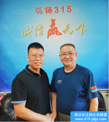 昂首阔步 奋进新时代