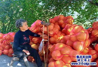 湖南辰溪:红马甲爱心义卖 助残增收别样红----辰溪县义工协会志愿行