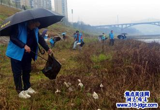 湖南怀化：争当河小青 保护母亲河——清电、铜电党员们在行动