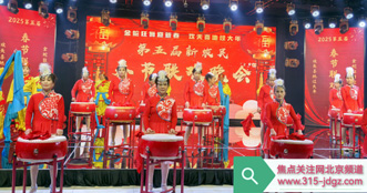探班