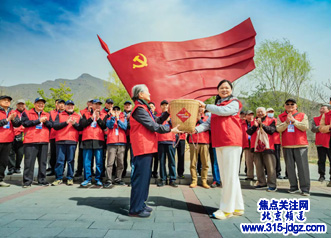 牢记党员政治生日 践行红色背篓精神